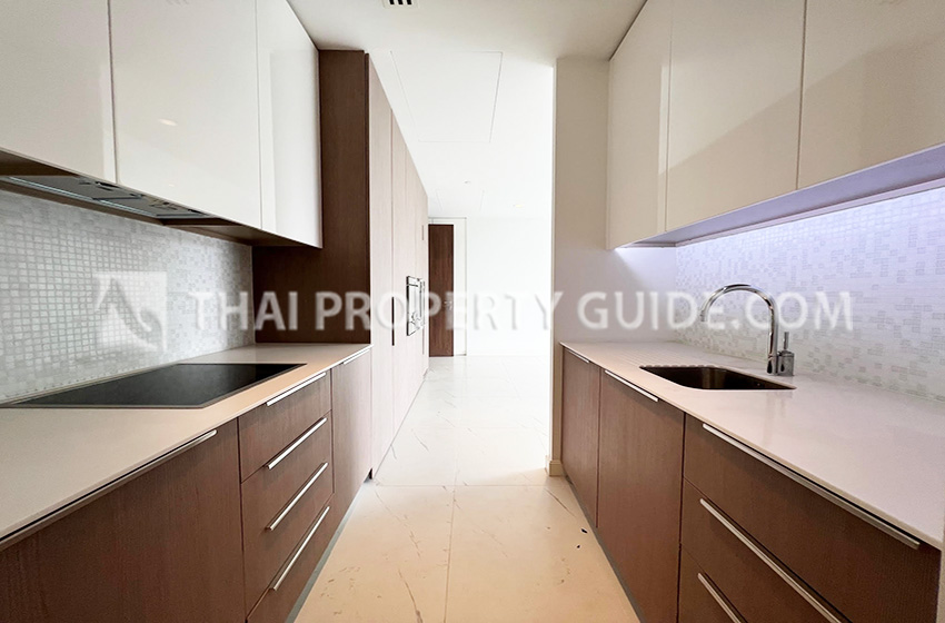 Condominium in Ploenchit 