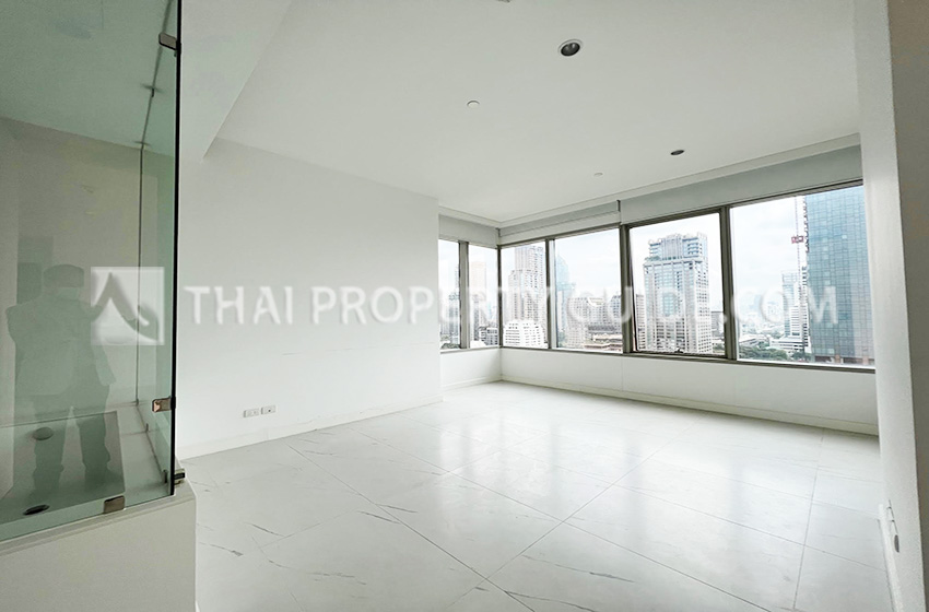 Condominium in Ploenchit 