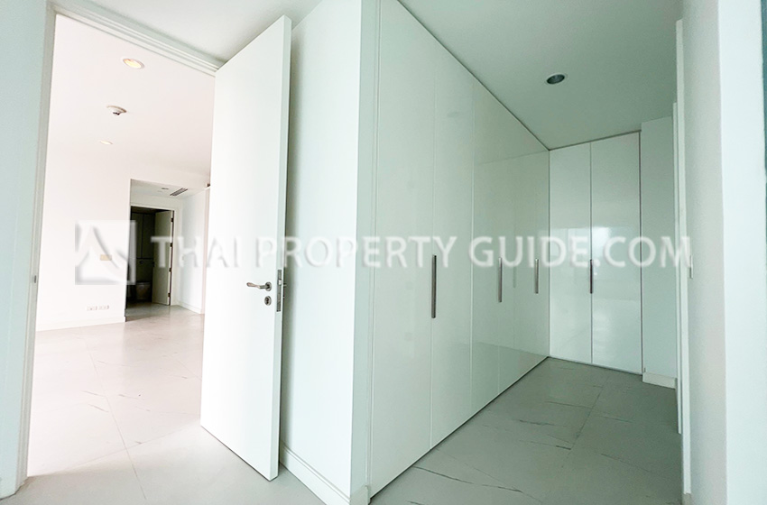 Condominium in Ploenchit 