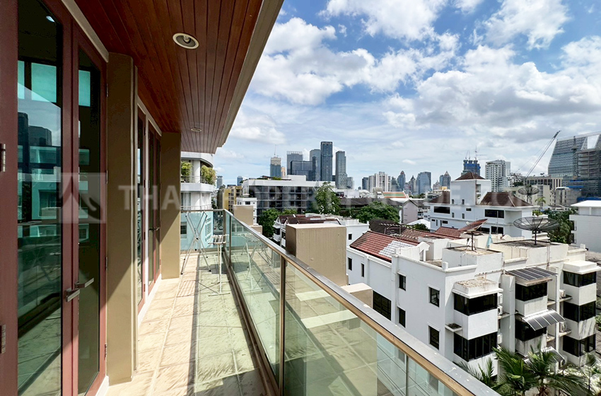 Condominium in Ploenchit 