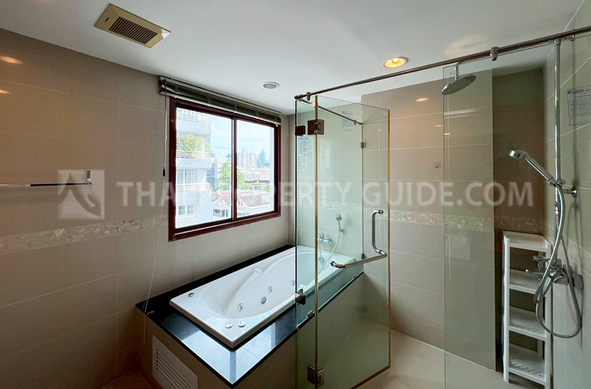 Condominium in Ploenchit 