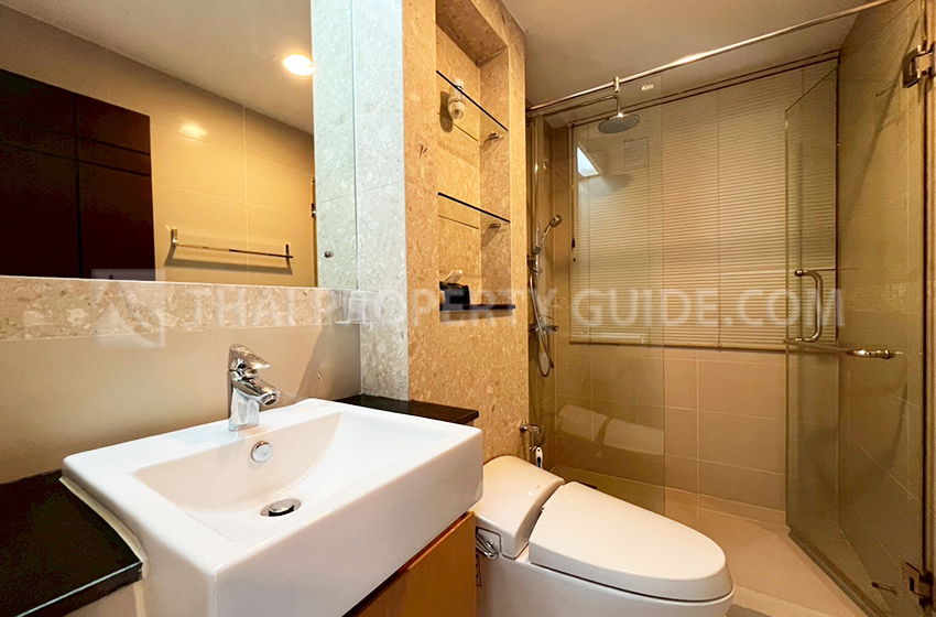 Condominium in Ploenchit 