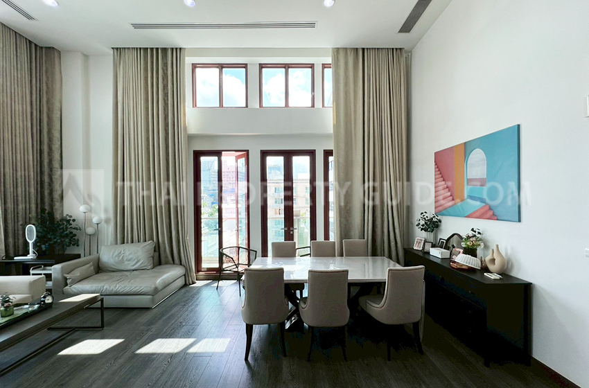 Condominium in Ploenchit 