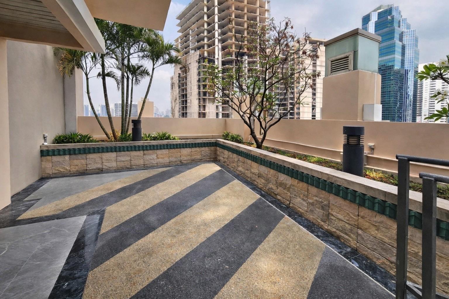 Condominium in Ploenchit 