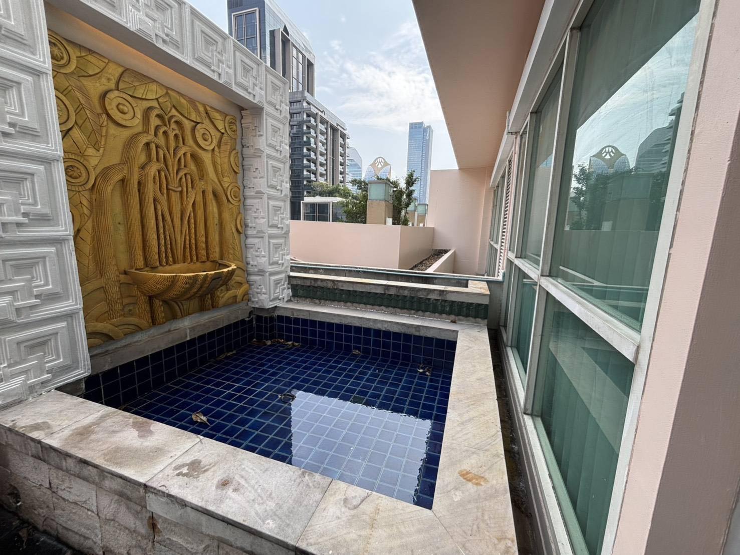 Condominium in Ploenchit 