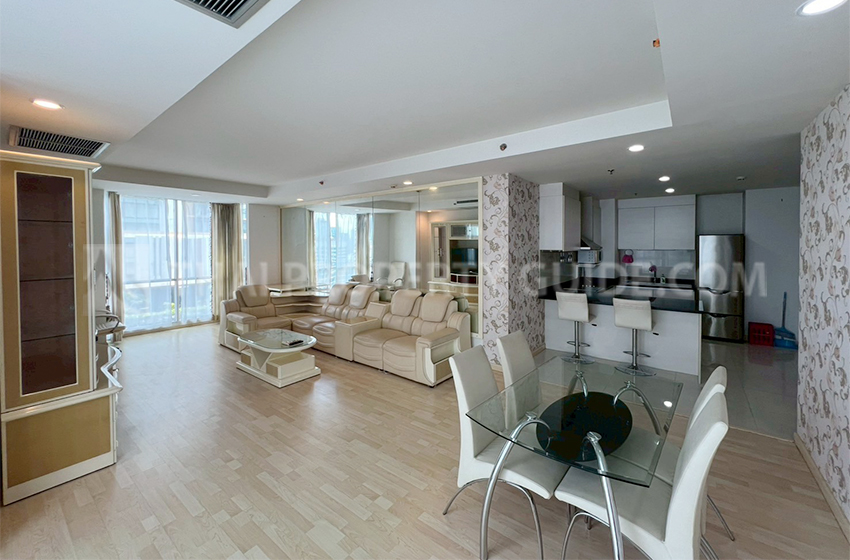 Condominium in Ploenchit 