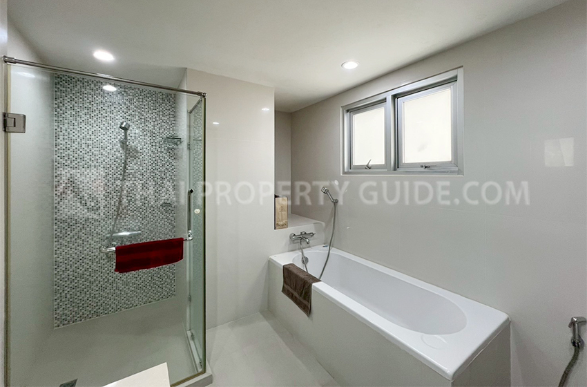 Condominium in Ploenchit 