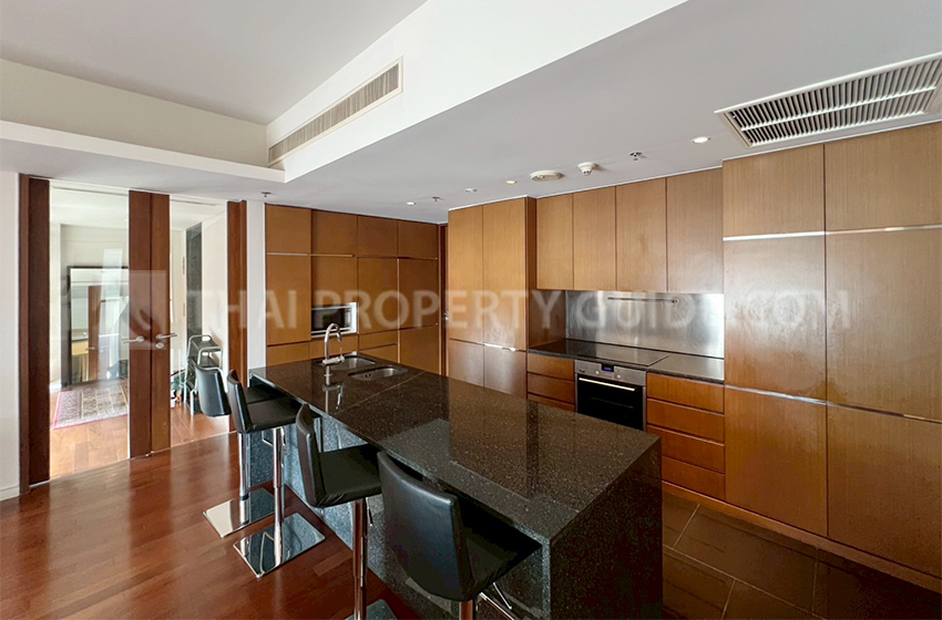 Condominium in Ploenchit : Hansar Rajdamri 