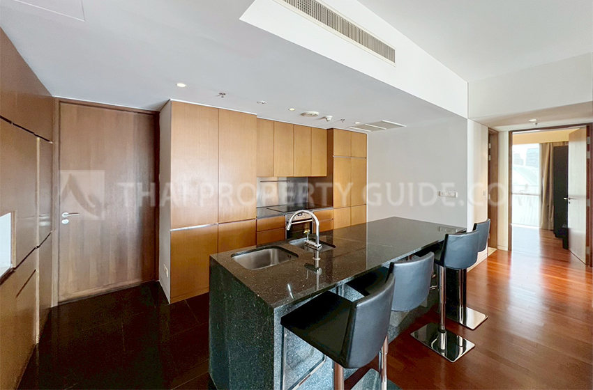 Condominium in Ploenchit : Hansar Rajdamri 