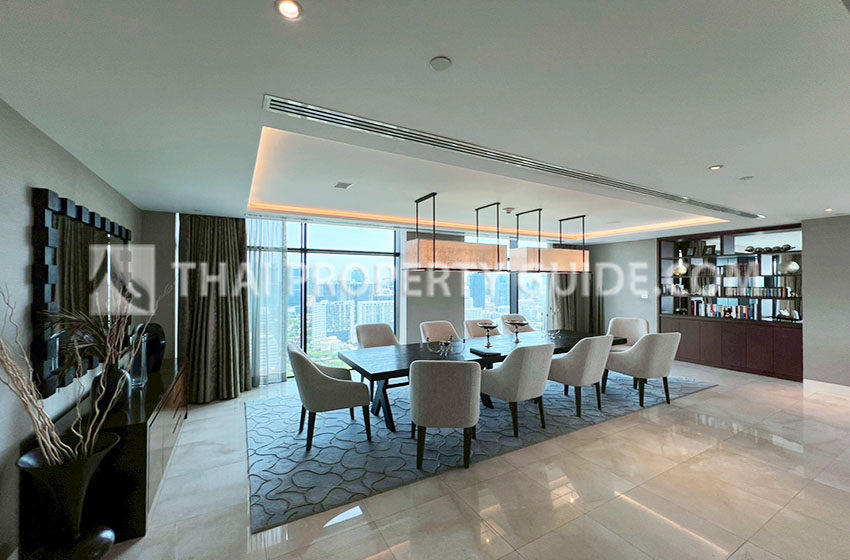 Condominium in Ploenchit 