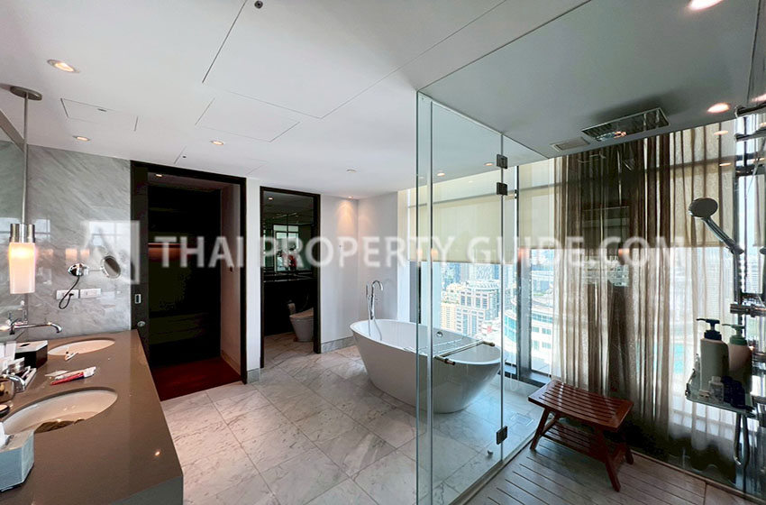 Condominium in Ploenchit 