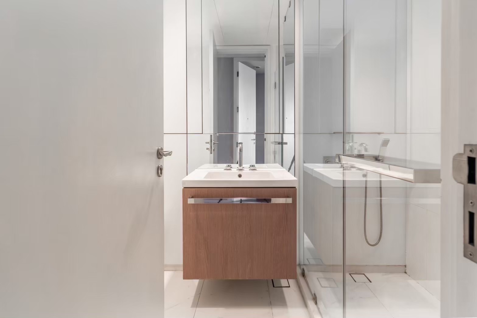 Condominium in Ploenchit 