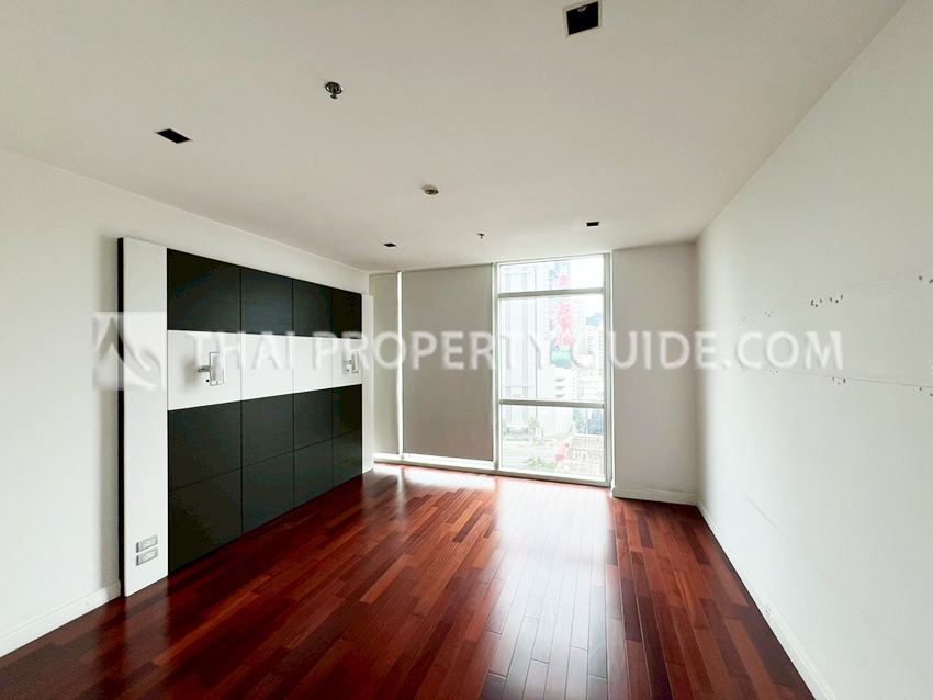 Condominium in Ploenchit : Athenee Residence 