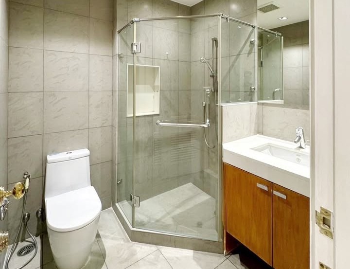 Condominium in Ploenchit : Athenee Residence 