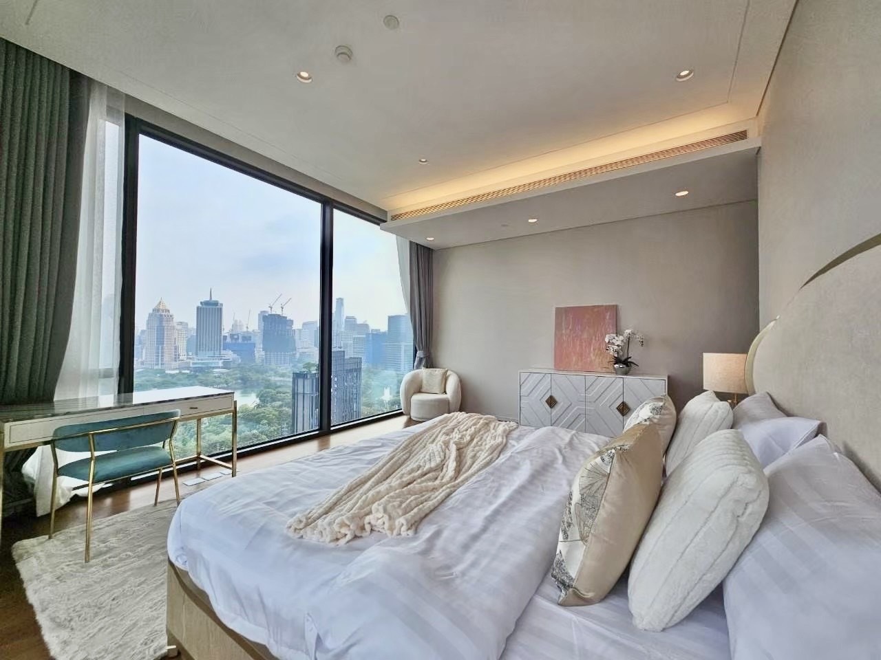 Condominium in Ploenchit 