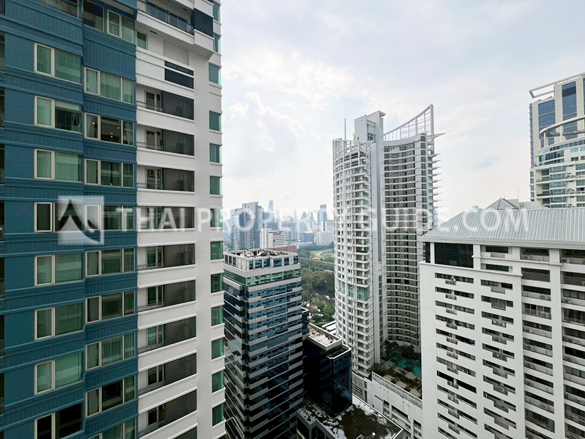 Condominium in Ploenchit 