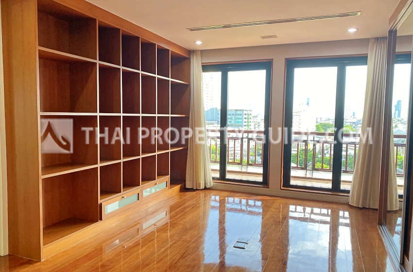 Condominium in Sathorn 