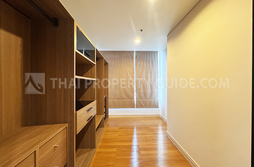 Condominium in Sathorn : The Royal Saladaeng 