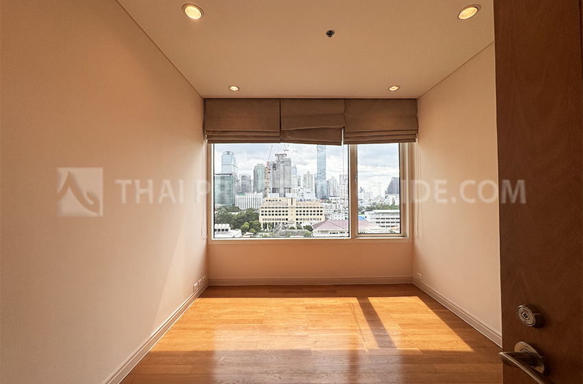 Condominium in Sathorn : The Royal Saladaeng 
