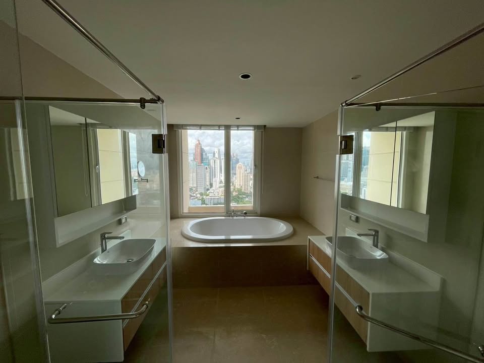 Condominium in Sathorn : The Empire Place Sathorn 