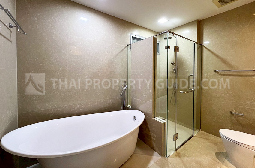 Condominium in Sukhumvit : The Madison Condominium 