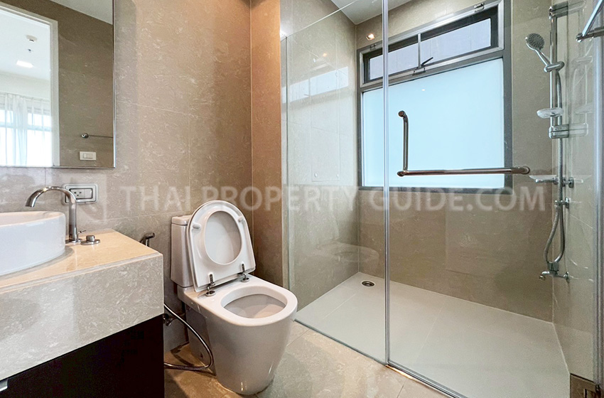 Condominium in Sukhumvit : The Madison Condominium 