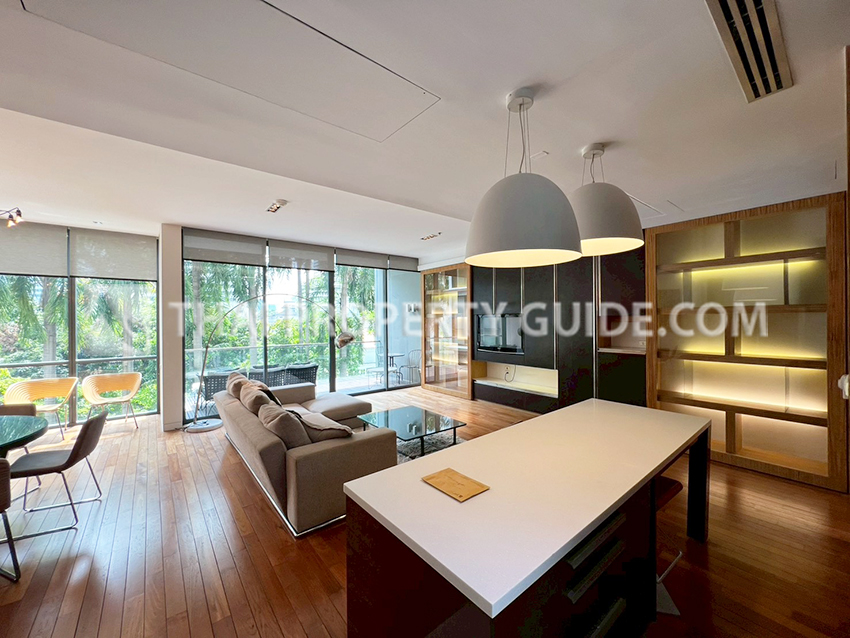 Condominium in Sukhumvit : Domus Condo Suk 16 