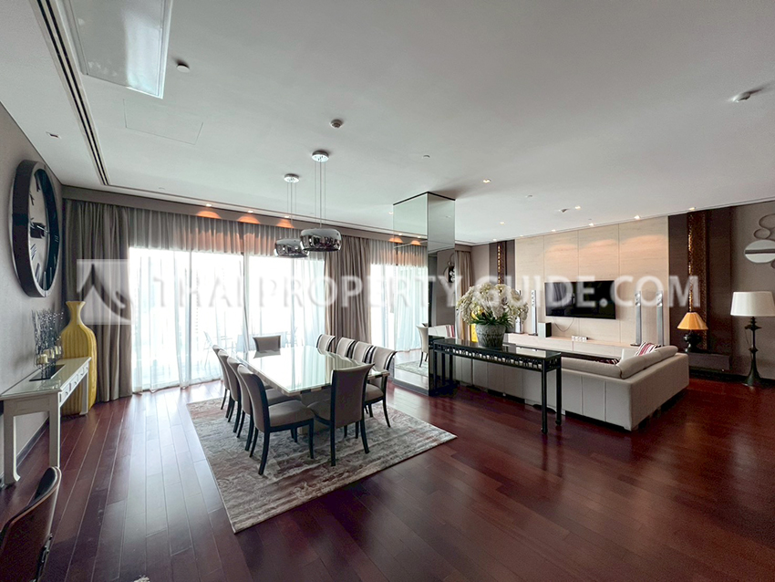 Condominium in Sukhumvit : Le Raffine 39 