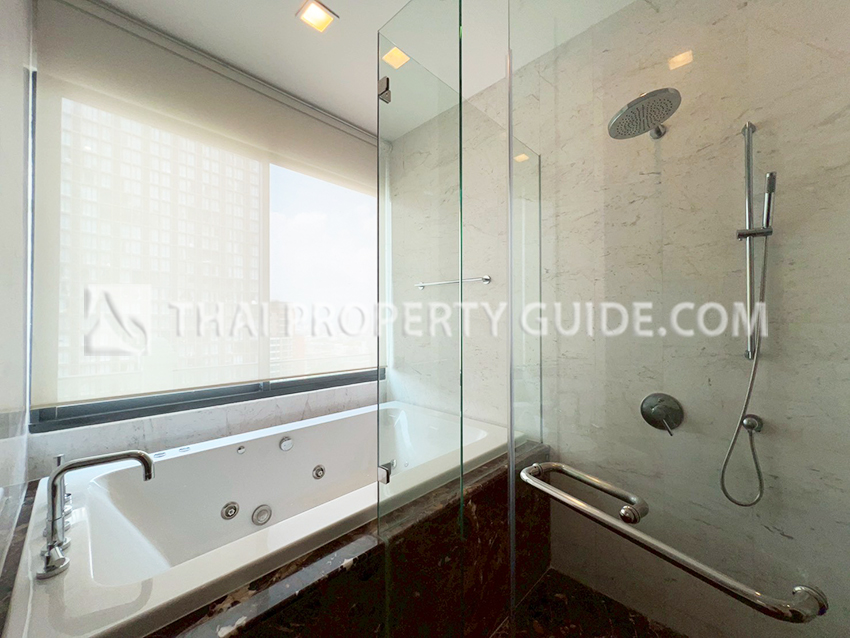 Condominium in Sukhumvit : Le Raffine 39 