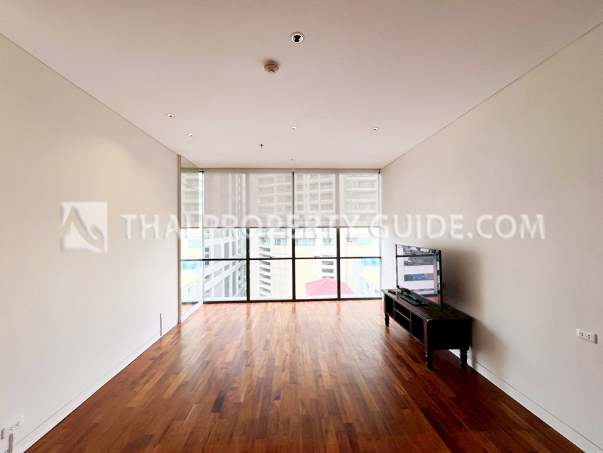 Condominium in Sukhumvit : Domus Condo Suk 16 