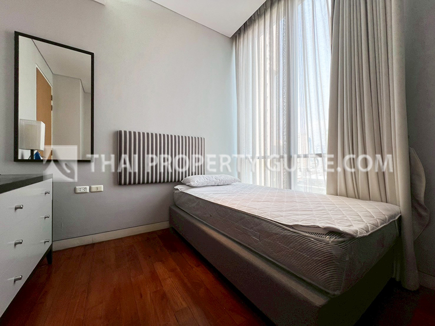 Condominium in Sukhumvit : Domus Condo Suk 16 