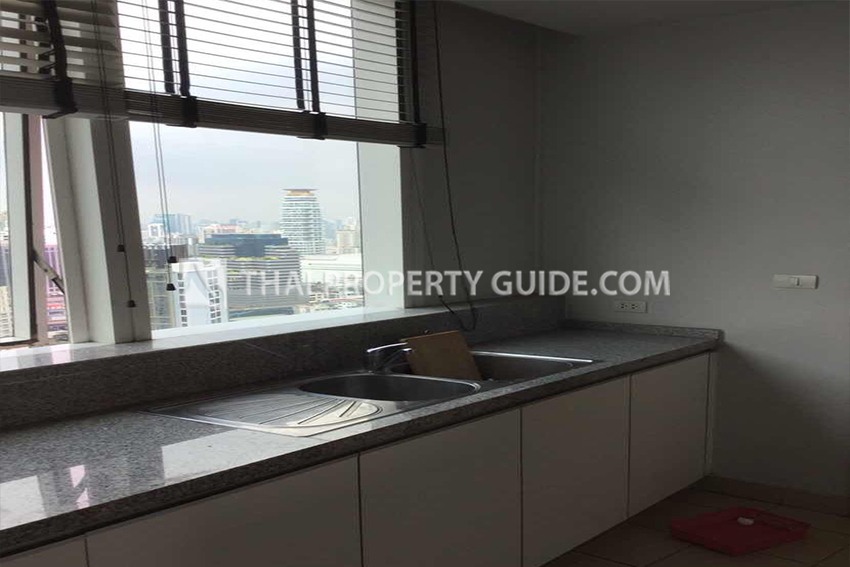 Condominium in Sukhumvit : Millennium Residence 