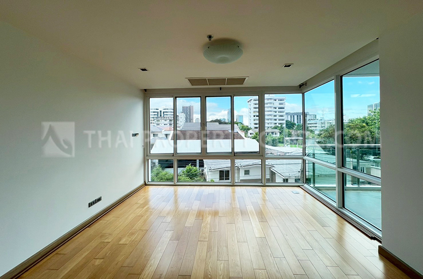 Condominium in Sukhumvit : Belgravia Residences 