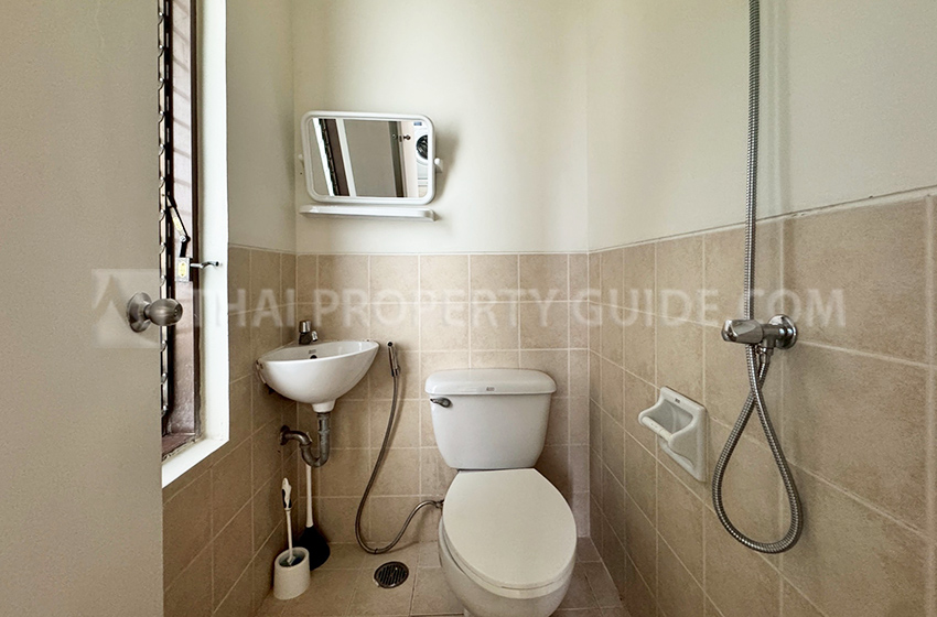 Condominium in Sukhumvit : The Emporio Place 