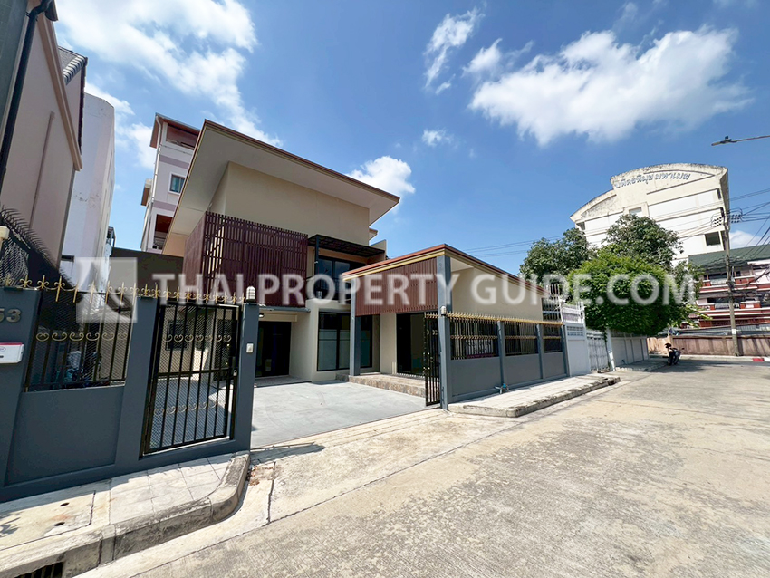 House for rent in Sathorn