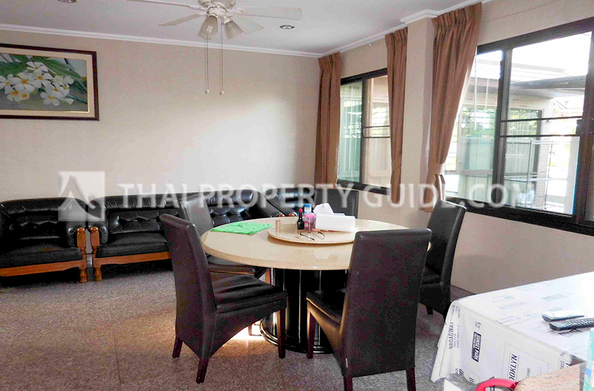 House with Private Pool in Chaengwattana (near Nichada Thani) 