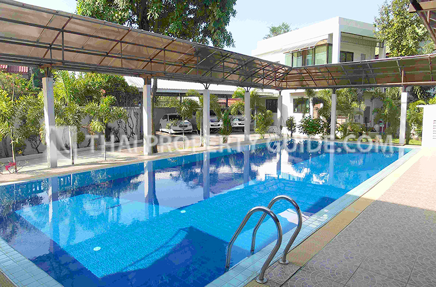 House with Private Pool in Chaengwattana (near Nichada Thani) 