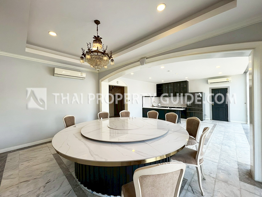 House with Private Pool in Bangnatrad 