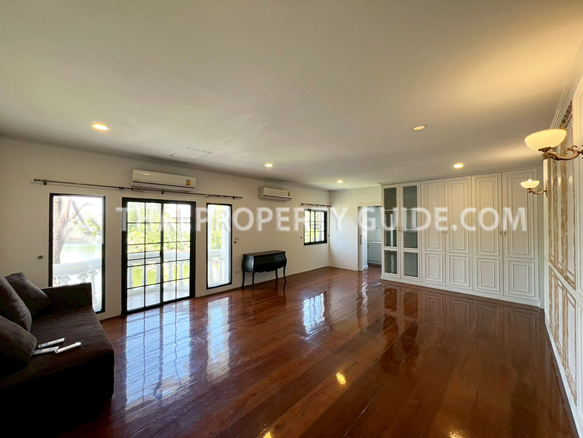 House with Private Pool in Bangnatrad 