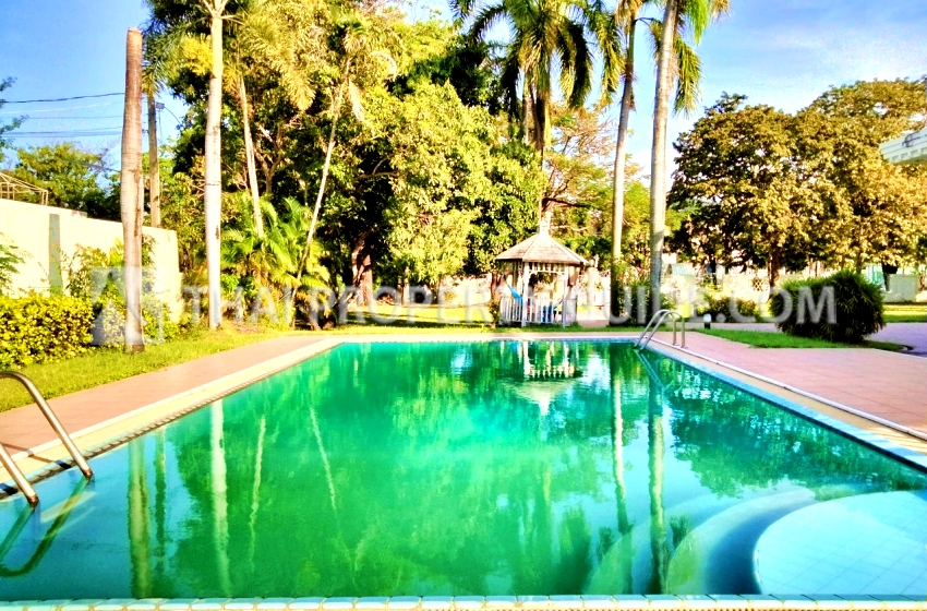 House with Private Pool in Bangnatrad 