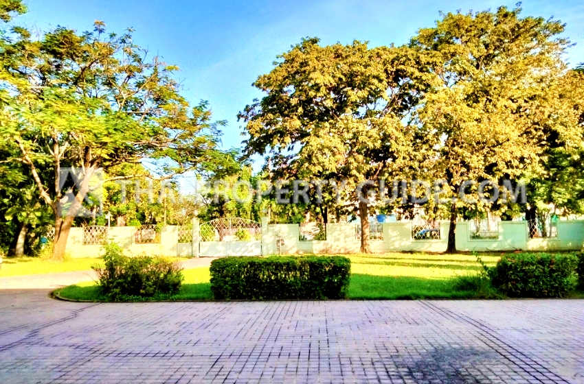 House with Private Pool in Bangnatrad 