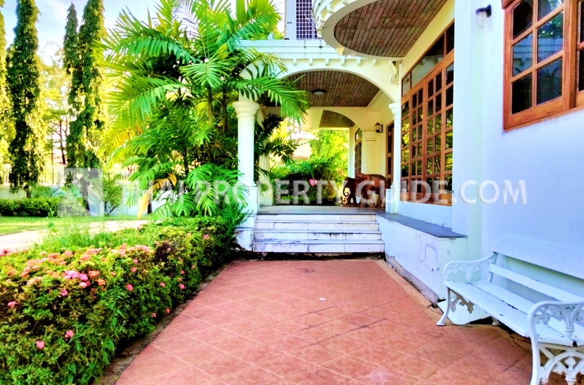 House with Private Pool in Bangnatrad 