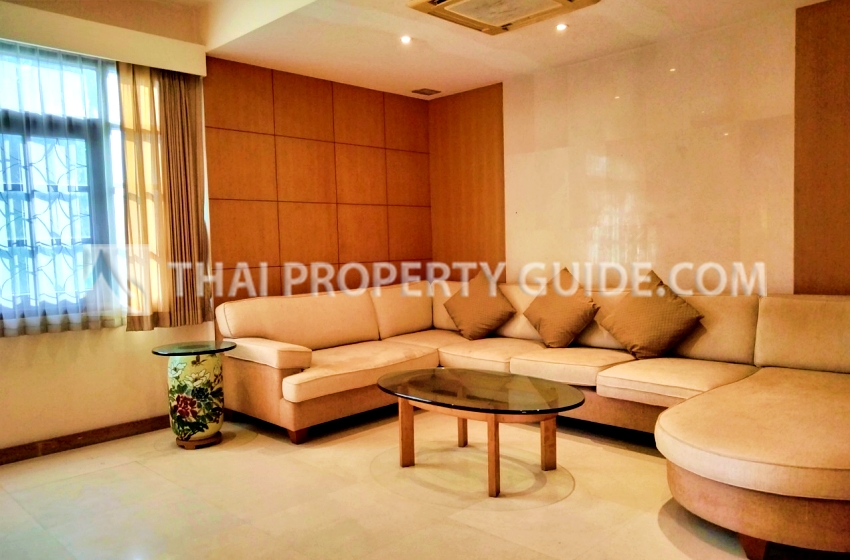 House with Private Pool in Bangnatrad 