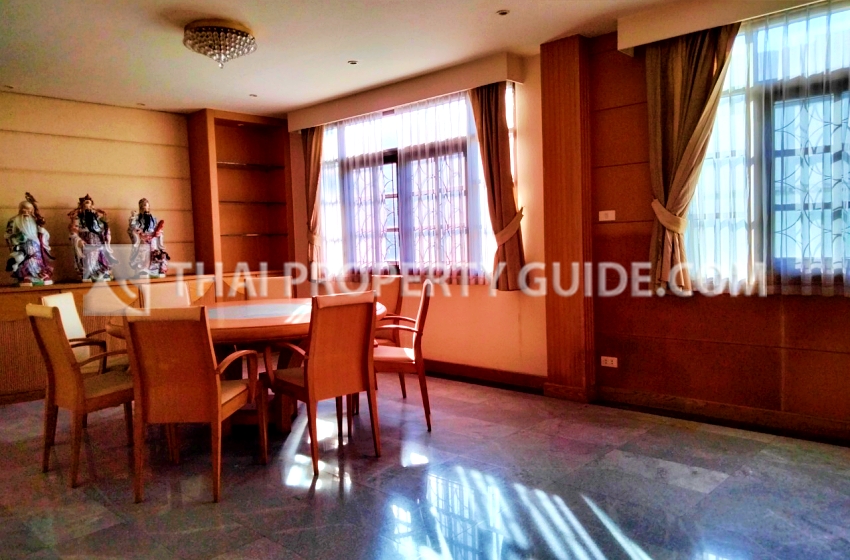 House with Private Pool in Bangnatrad 