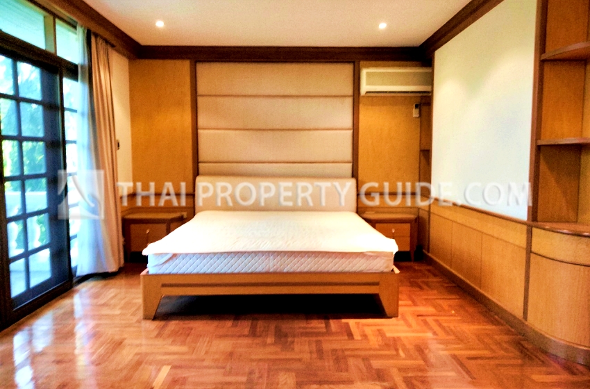 House with Private Pool in Bangnatrad 