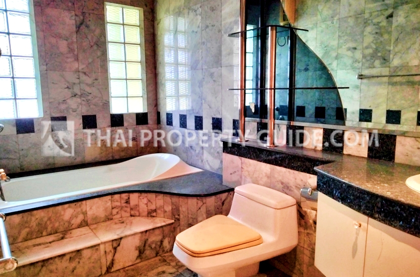 House with Private Pool in Bangnatrad 