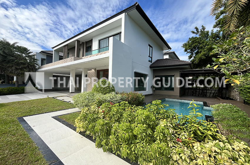 House with Private Pool in Bangnatrad 