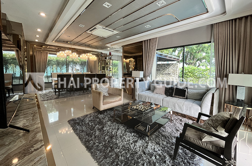 House with Private Pool in Bangnatrad 