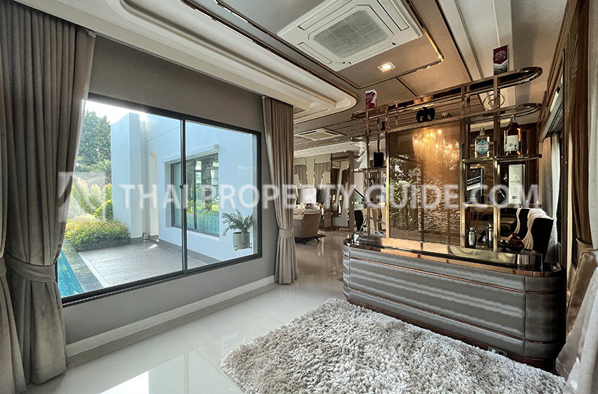 House with Private Pool in Bangnatrad 