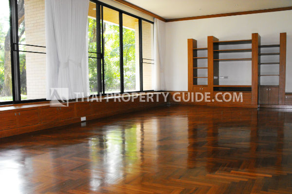 House with Private Pool in Nichada Thani 
